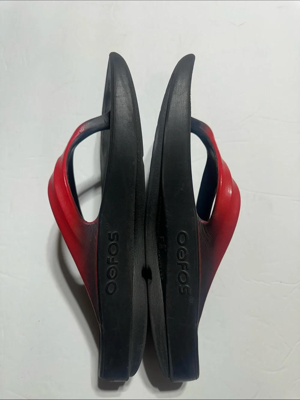OOFOS OOlala Black & Red Foam Flip Sandals - Crocs Style size W11 comfortable - Picture 2 of 7